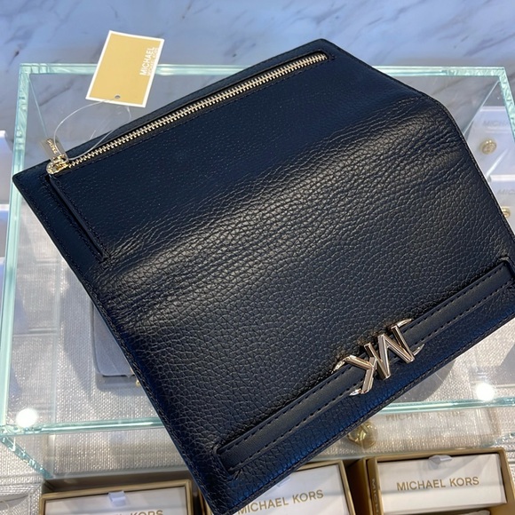 Michael Kors Reed Large Bifold Pebbled Leather Snap Wallet Card Case 
Black 
NWT - Picture 15 of 16